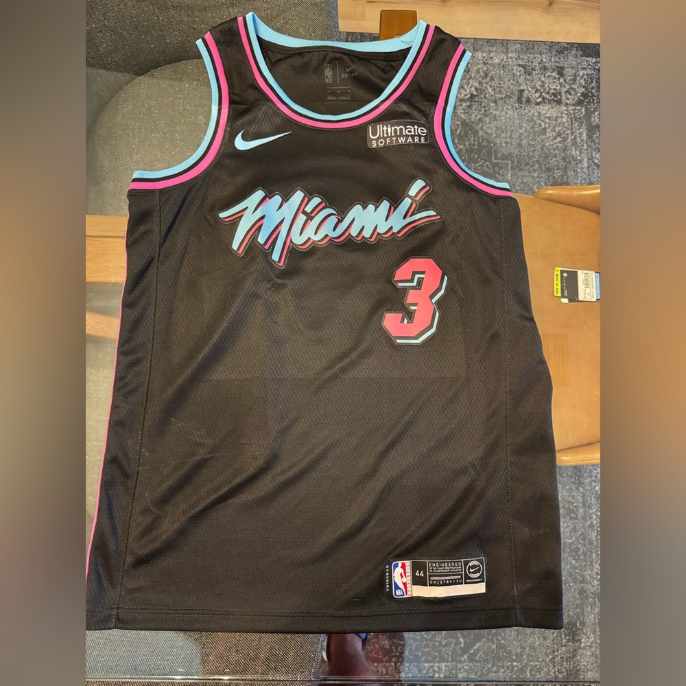 Miami heat men’s medium jersey 3